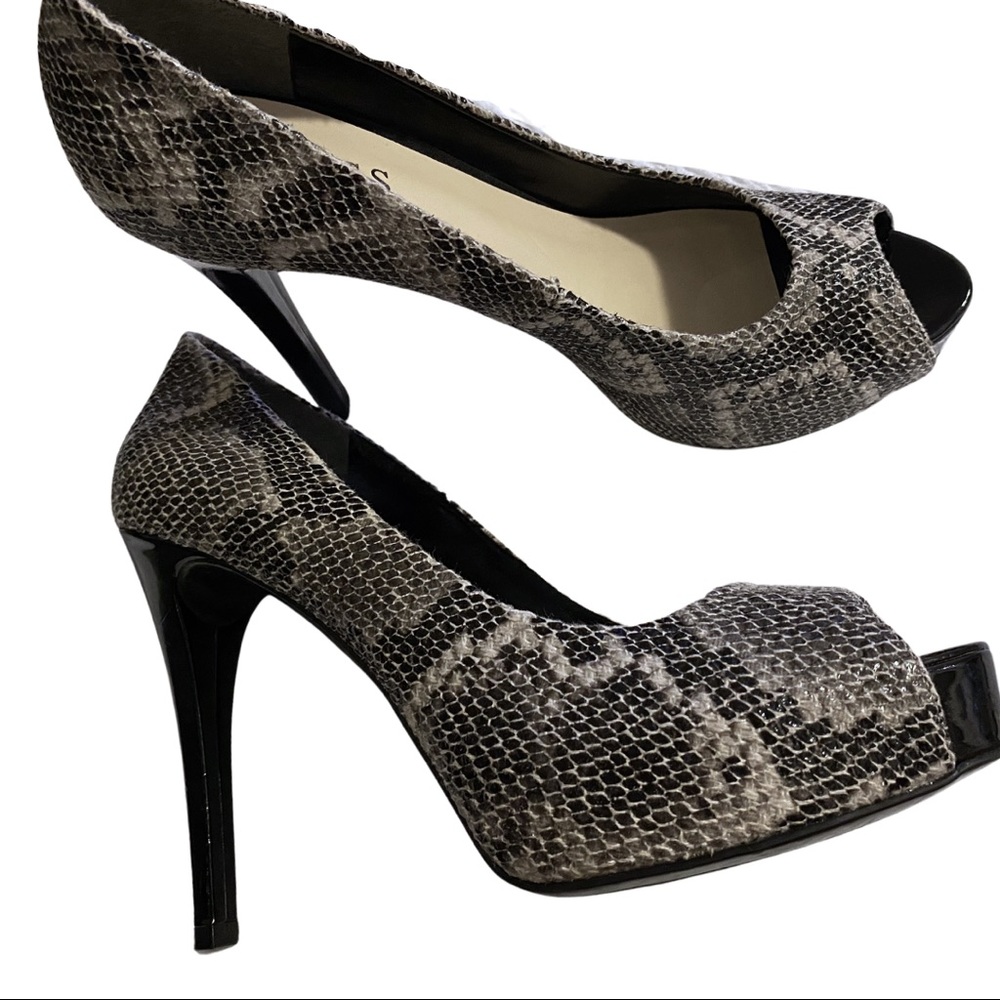 Guess Snakeskin Peep-Toe Heel sz8.5